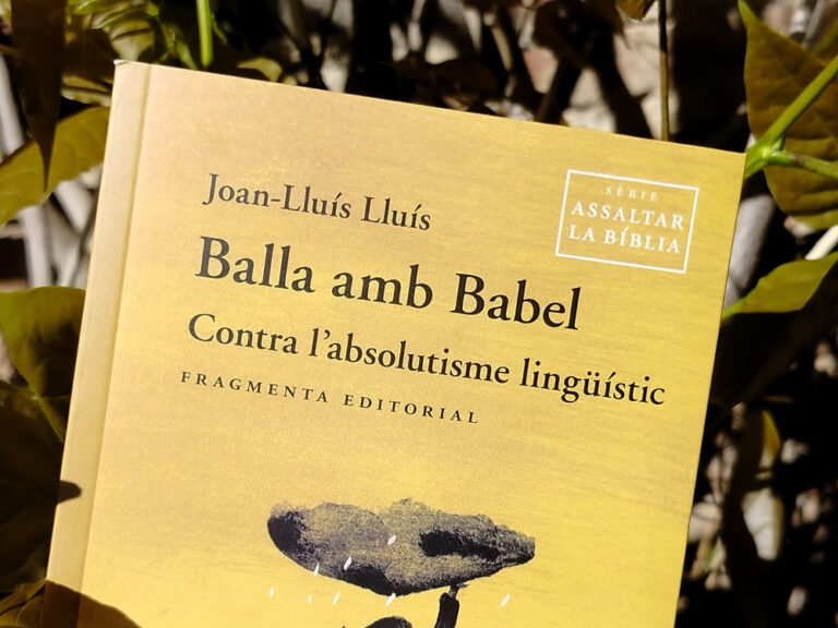 Joan-Lluís Lluís carrega contra l’absolutisme lingüístic a «Balla amb Babel»