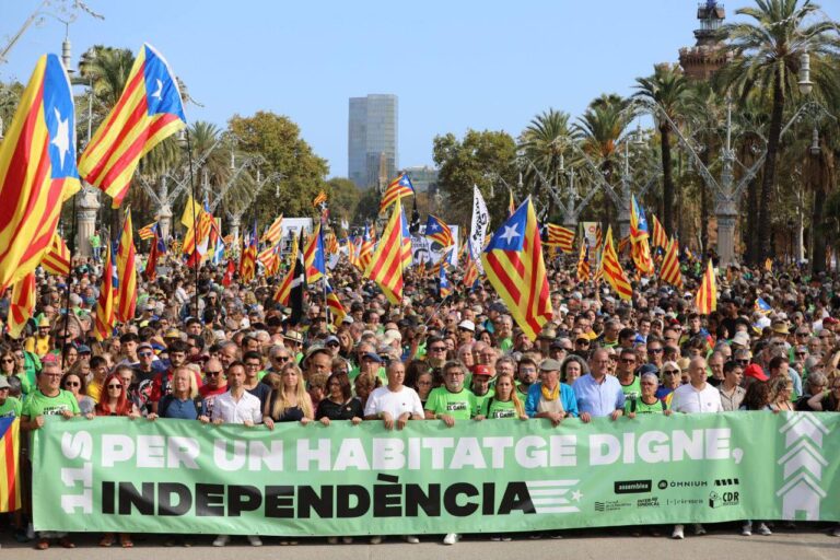 L’independentisme omple els carrers en un clam descentralitzat per la llibertat i la sobirania de Catalunya